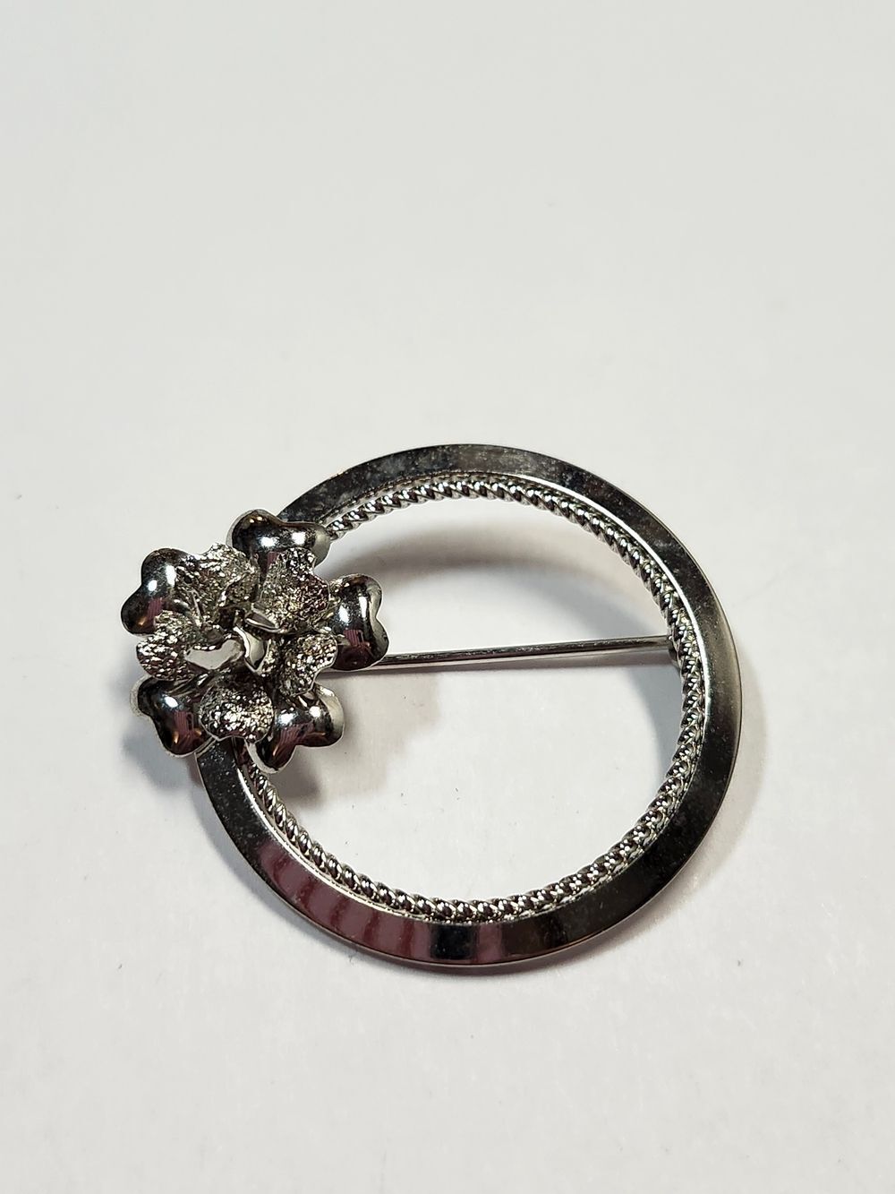 Sterling Silver Plated Floral Circle Brooch - Elegant Womens Jewelry Star Art